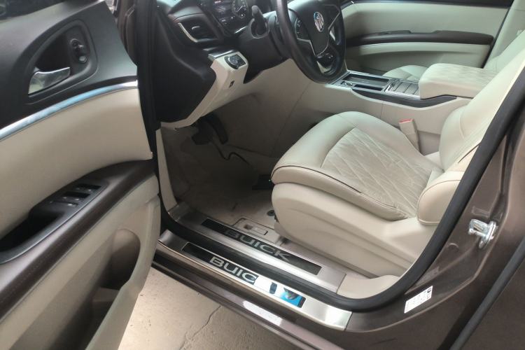 Used Buick GL8 2022 Land Business Class 652T Luxury Model Driver Seat