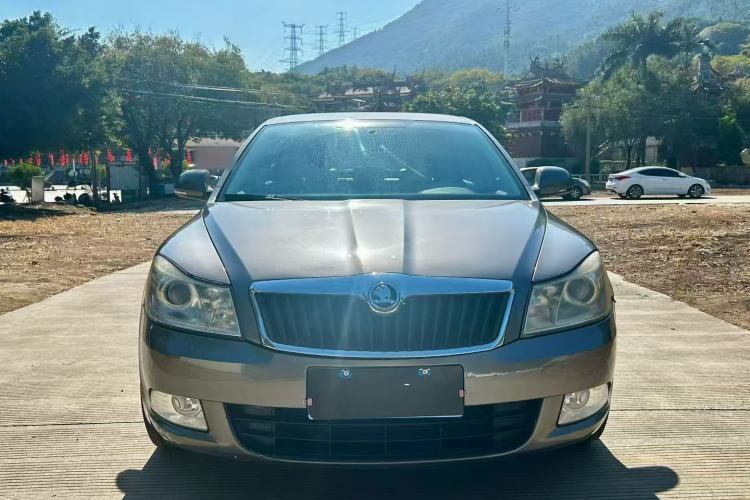 Used Skoda Octavia 2015 Classic Model 1.6L Automatic Elegance Edition
