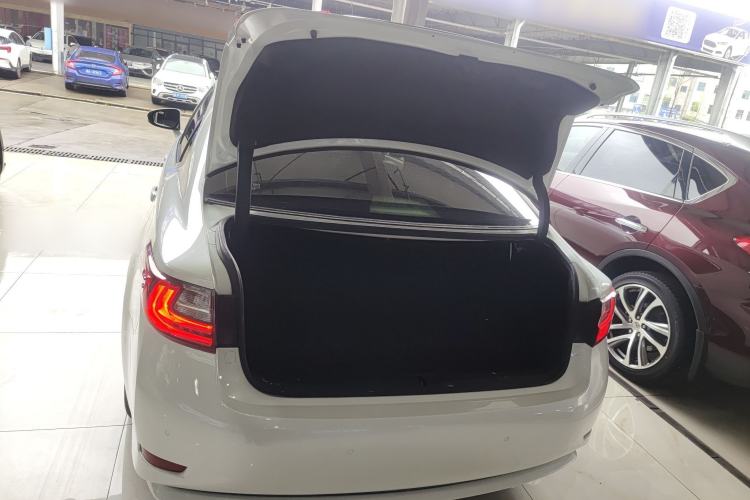 Used Lexus ES 2015 300h Comfort Edition
