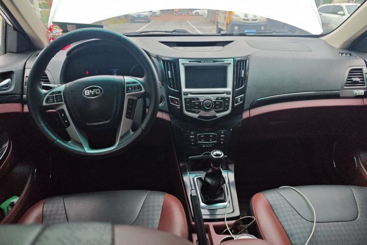 Used BYD Surui 2015 1.5L Manual Luxury Model Center Console