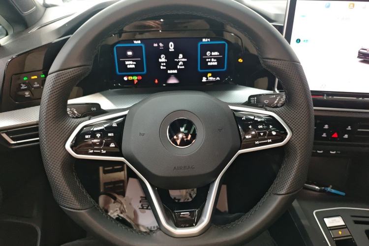 Used Volkswagen Golf 2025 300TSI R-Line