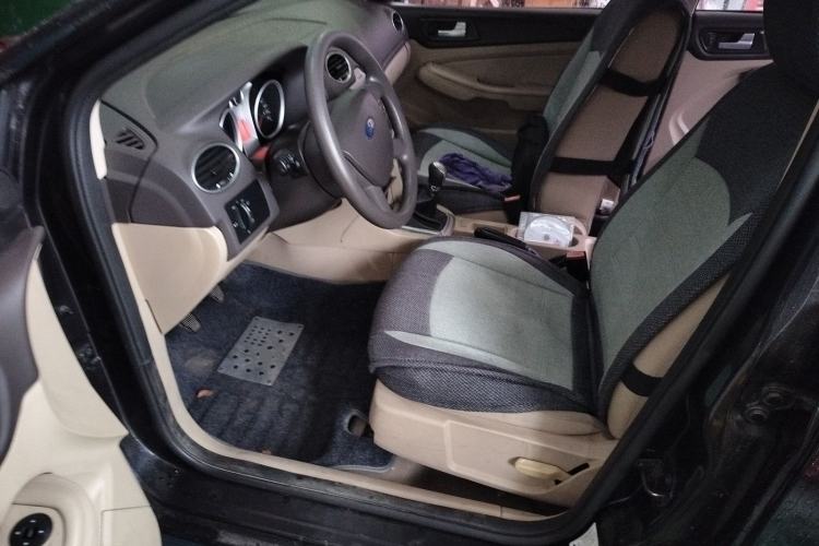 Used Ford Focus 2013 Sedan Classic 1.8L Manual Base Model
