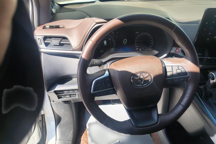 Used Toyota Granvia 2023 2.5L Hybrid Flagship VIP Edition