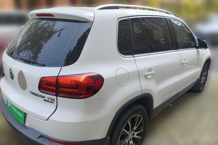 Used Volkswagen Tiguan 2015 2.0 TSI Automatic All-Wheel Drive Luxury Edition Rear Right 45 Deg