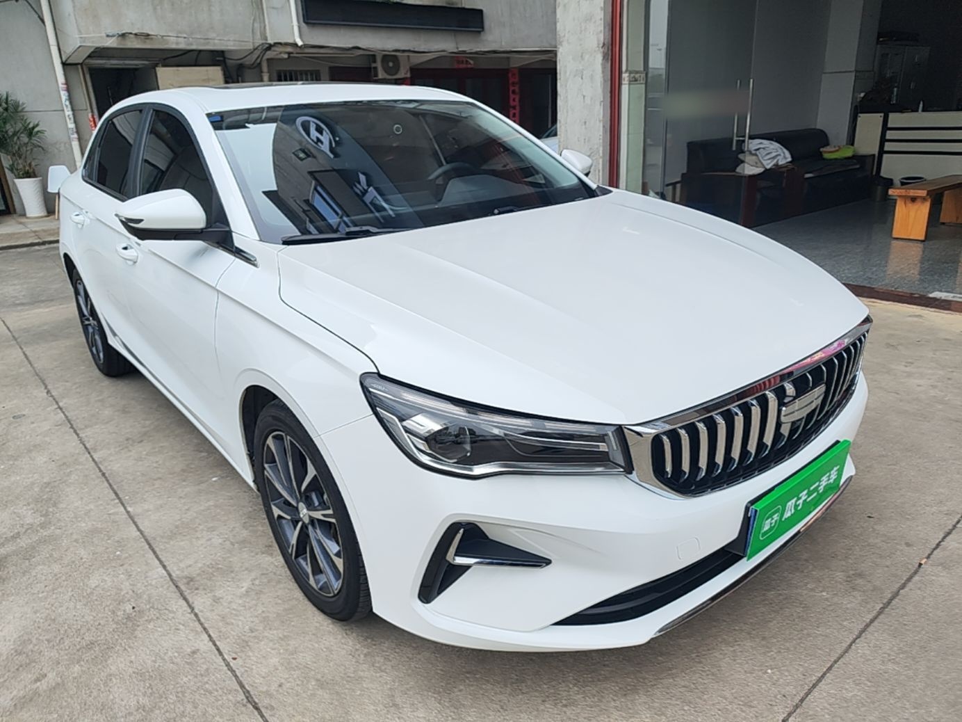 Geely Auto Emgrand 2025 4th Generation 1.5L CVT Luxury Version — снимка 3