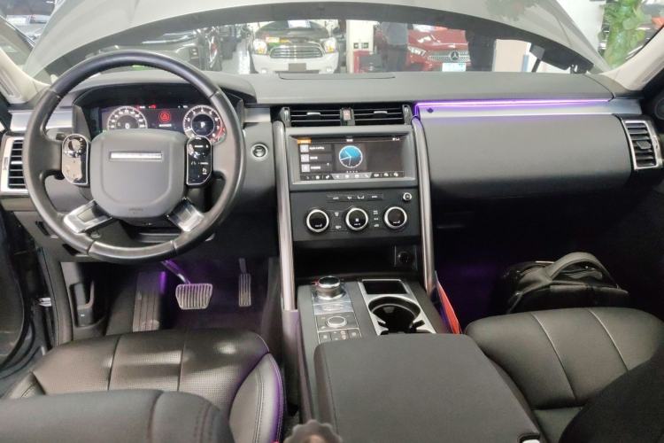 Used Land Rover Discovery 2020 2.0T SE Center Console