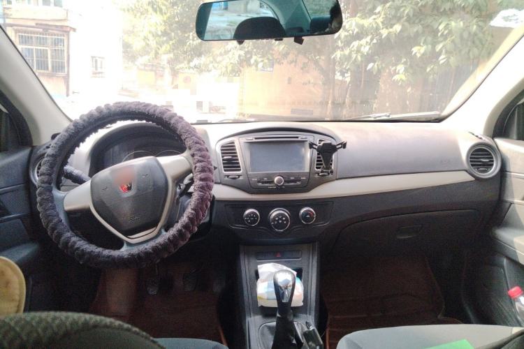 Used Roewe 350 2014 1.5L Manual Xunchi Edition Center Console