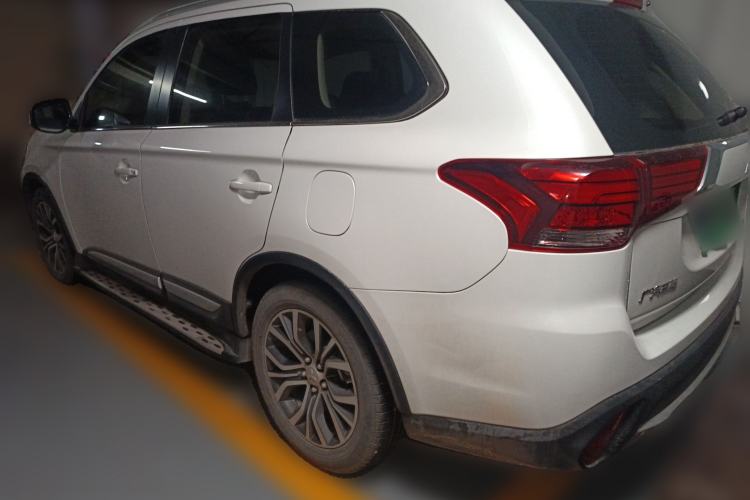 Used Mitsubishi Outlander 2018 2.0L Two-Wheel Drive Glory Edition 5 Seats