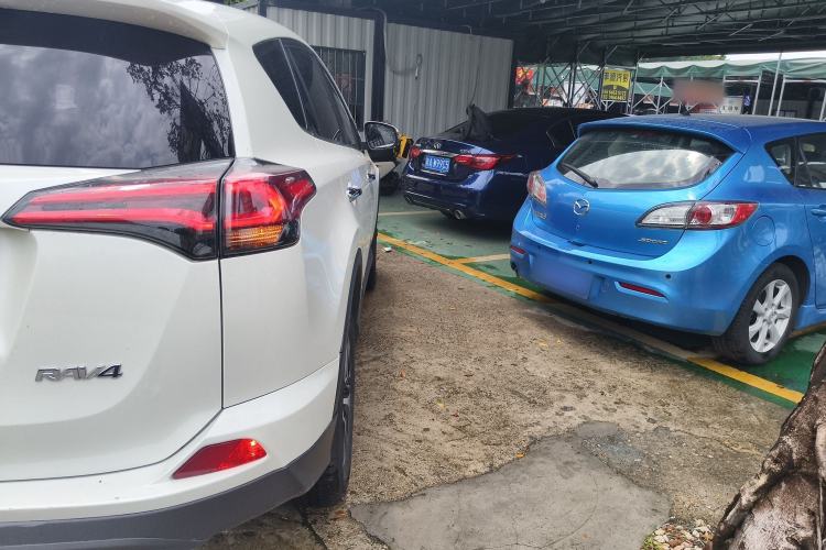 Used Toyota RAV4 2019 2.0L CVT Two-Wheel Drive Luxury Version China VI Standard
