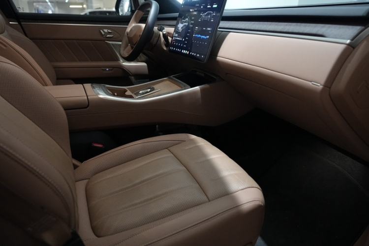 Used ONVO Luxeed L90 2025 Model—Ultra Six-Seater Version Right Front Seat