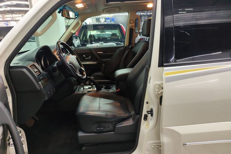 Used Mitsubishi Pajero 2018 3.0L Automatic Standard Edition
