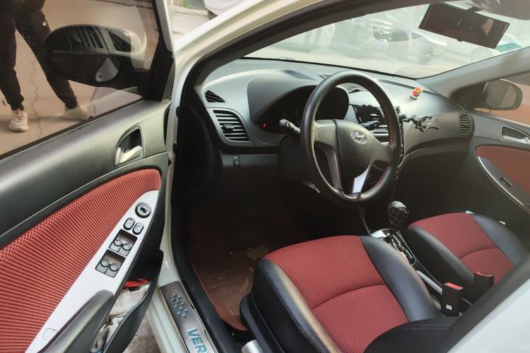 Used Hyundai Verna Ray 2014 1.4L Automatic GLX
