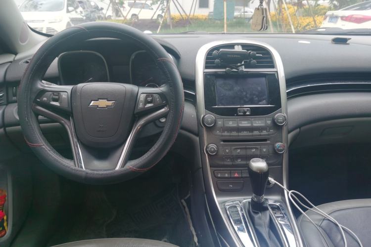 Used Chevrolet Malibu 2012 2.0L Automatic Luxury Edition Center Console