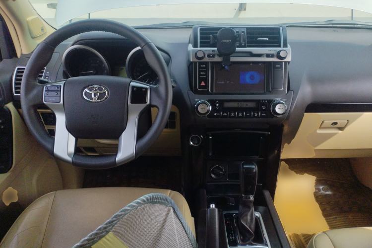 Used Toyota Prado 2016 2.7L Automatic Luxury Edition Center Console