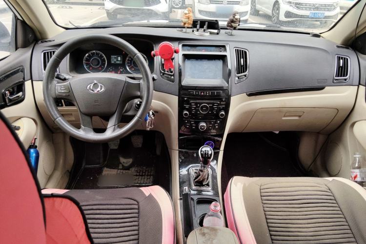 Used Geely Auto GC7 2013 1.5L Manual Luxury Model Center Console