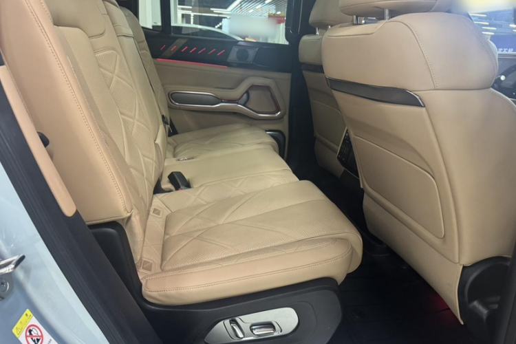 Used Formula Leopard 8 2025 Smart & Brave Flagship Edition 7 Seats