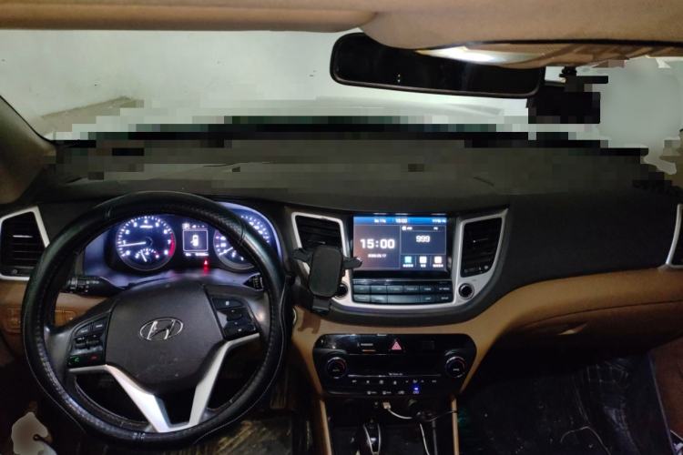 Used Hyundai Tucson 2015 1.6T Dual-Clutch Two-Wheel-Drive Smart Model Center Console