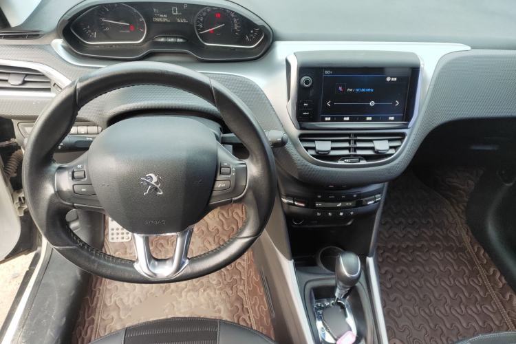 Used Peugeot 2008 2018 230THP Automatic Luxury Edition Center Console