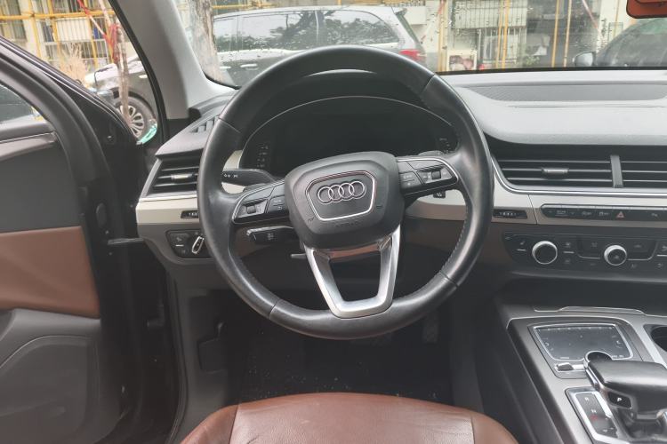 Used Audi Q7 2016 40 TFSI Comfort Model

