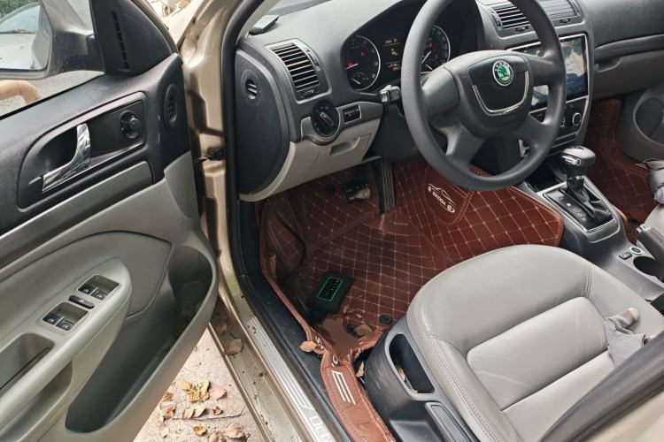 Used Skoda Octavia 2012 1.6L Automatic Yijun Edition Driver Seat