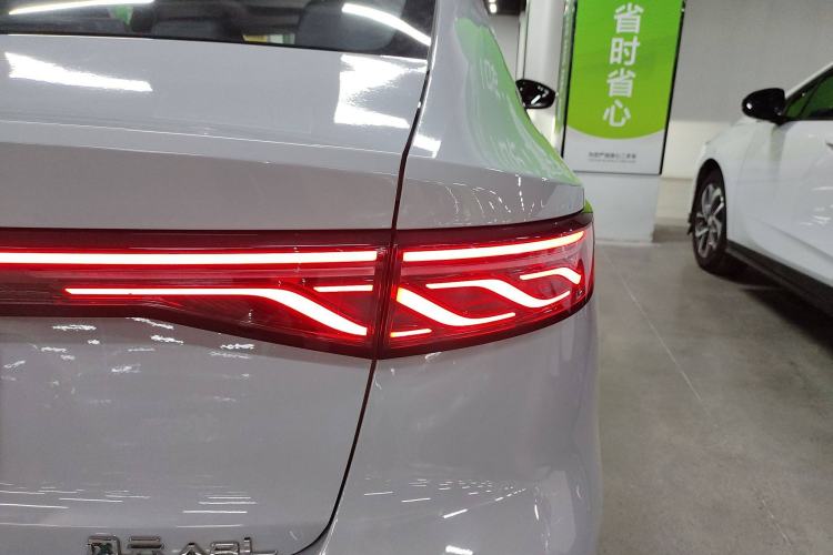 Used Chery Fengyun A8L 2025 1.5 TGDI 145 km Luxury Version Right Rear Taillight