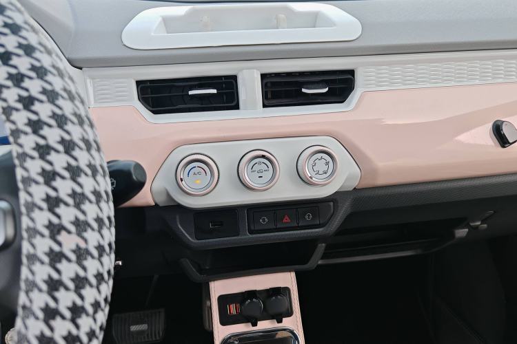 Used Chery New Energy QQ Ice Cream 2022 170km Sundae Phosphate Lithium-Ion