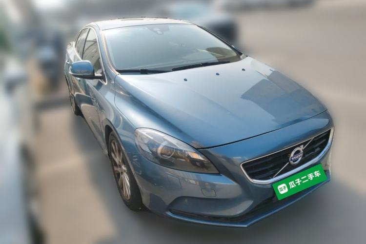 Used Volvo V40 2013 2.0T Zhiyi Edition Front Right 45 Deg