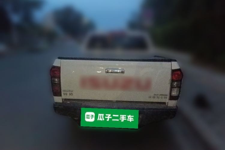 Used Isuzu D-MAX 2020 2.5T 4x4 Automatic Flagship Edition China VI JE4D25Q6A
