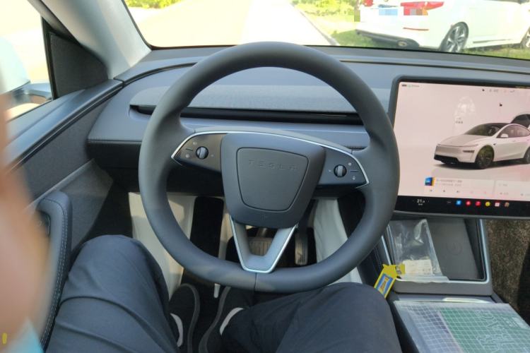 Used Tesla Model Y 2025 Rear-Wheel-Drive Version
