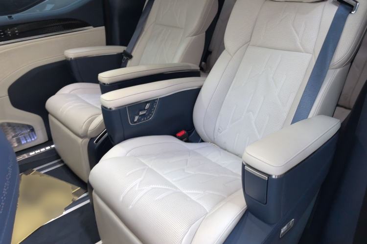 Used Zeekr 009 2024 7-Seater Walk-Through Version Four-Wheel Drive 108 kWh
