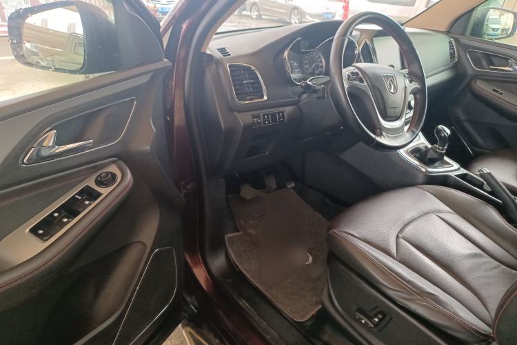Used Baojun 560 2015 1.8L manual luxury version Driver Seat