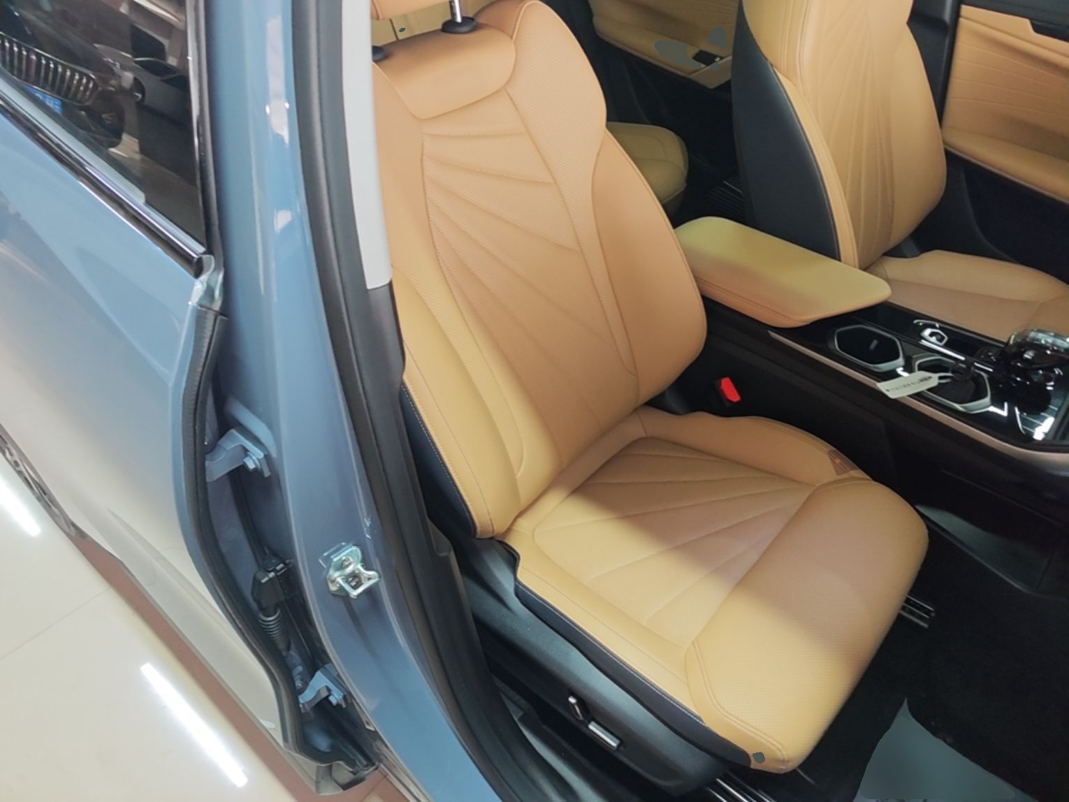 Geely Auto FX11 2023 2.0TD DCT Prestige Edition — снимка 19