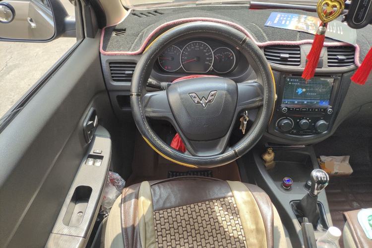 Used Wuling Hongguang 2015 1.5L S Basic Version China V Standard
