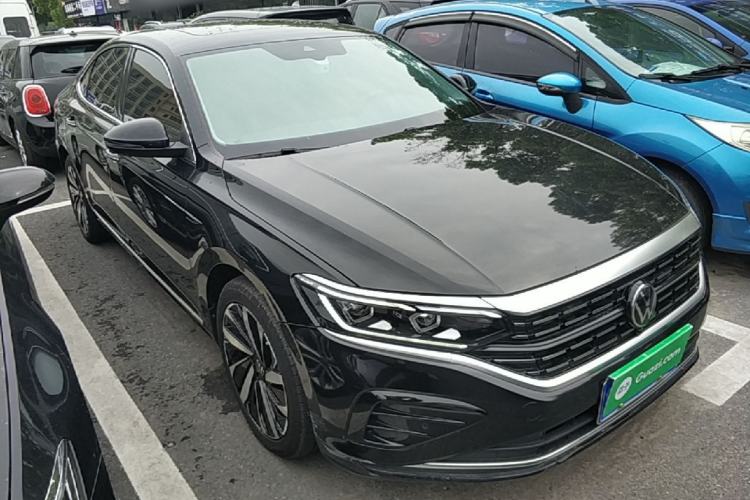 Used Volkswagen Passat 2023 Facelift 330TSI Luxury Edition Exterior 1