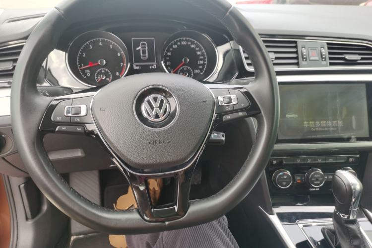 Used Volkswagen Lamando 2015 280TSI DSG Comfort Edition Center Console