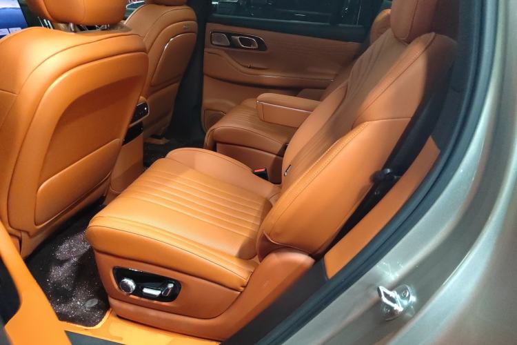 Used Geely Galaxy M9 2025 Model 210km Four-Wheel-Drive Leading Edition Left Rear Seat