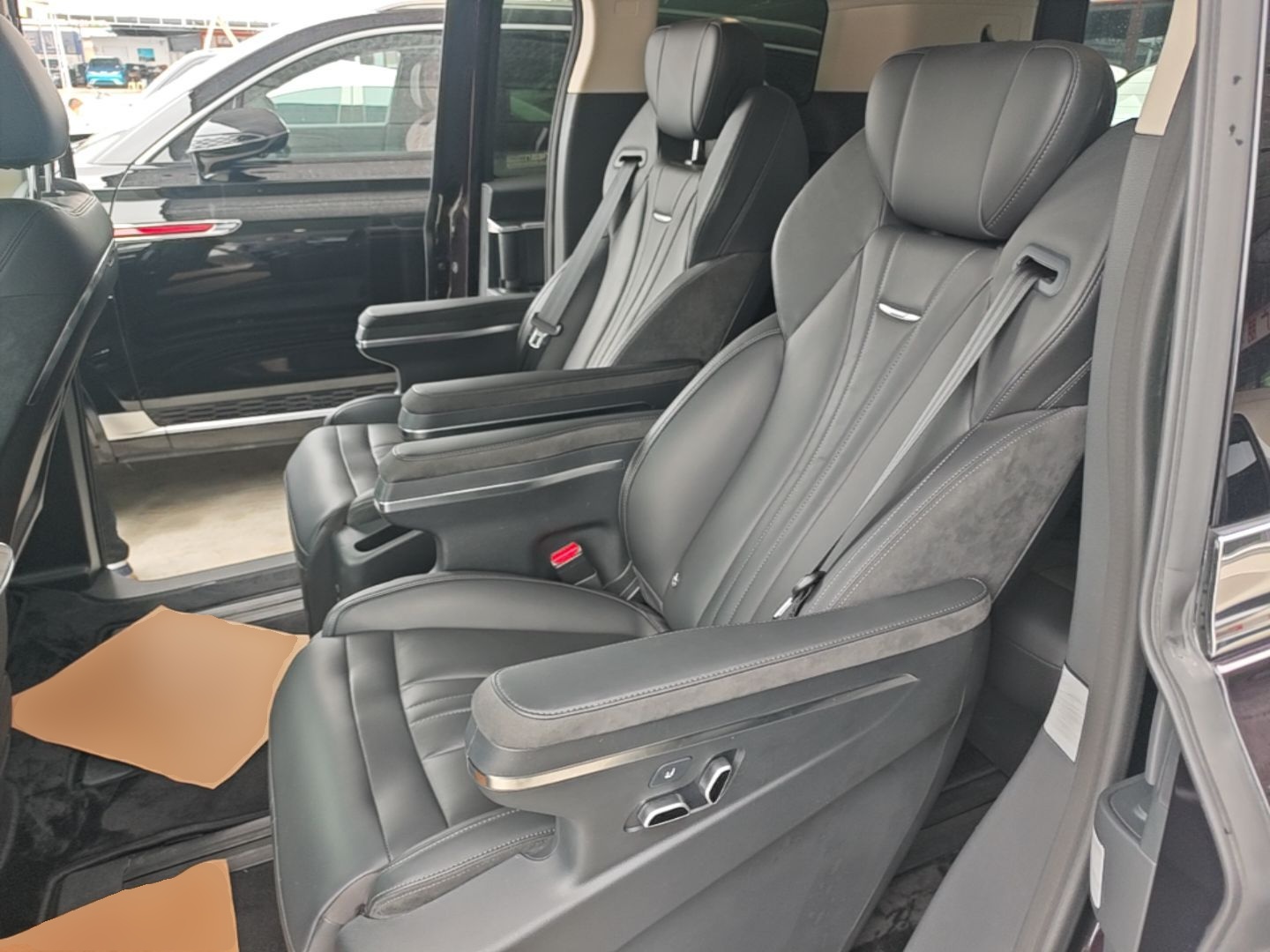 Hongqi HQ9 PHEV 2024 2.0T Four-Wheel Drive Business Edition — снимка 20