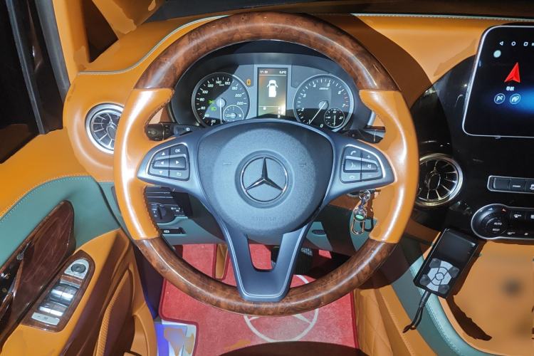 Used Mercedes-Benz Vito 2023 2.0T Elite Version 7 Seats Steering Wheel