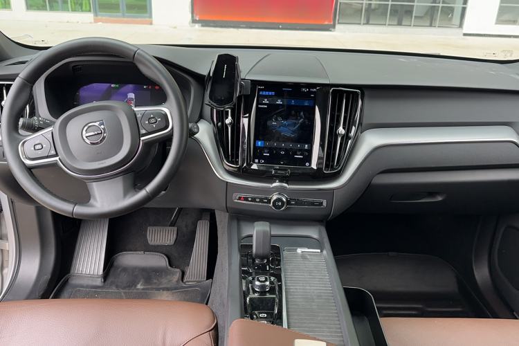 Used Volvo XC60 2022 B5 4x4 Zhiyi Luxury Edition Center Console