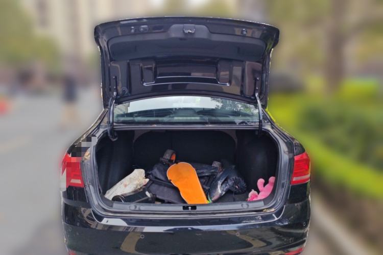 Used Volkswagen Lavida 2017 1.6L Manual Comfort Edition Trunk