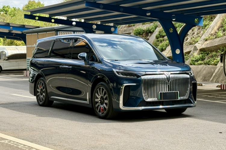 Used VOYAH Dream 2025 EV Four-Wheel Drive Prestige Kunpeng Edition
