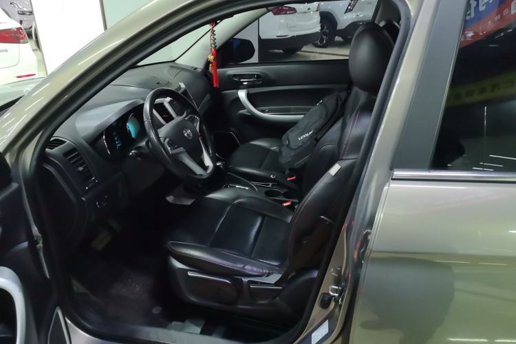 Used CHANGAN CS35 2015 1.6L Automatic Luxury Model China IV Standard
