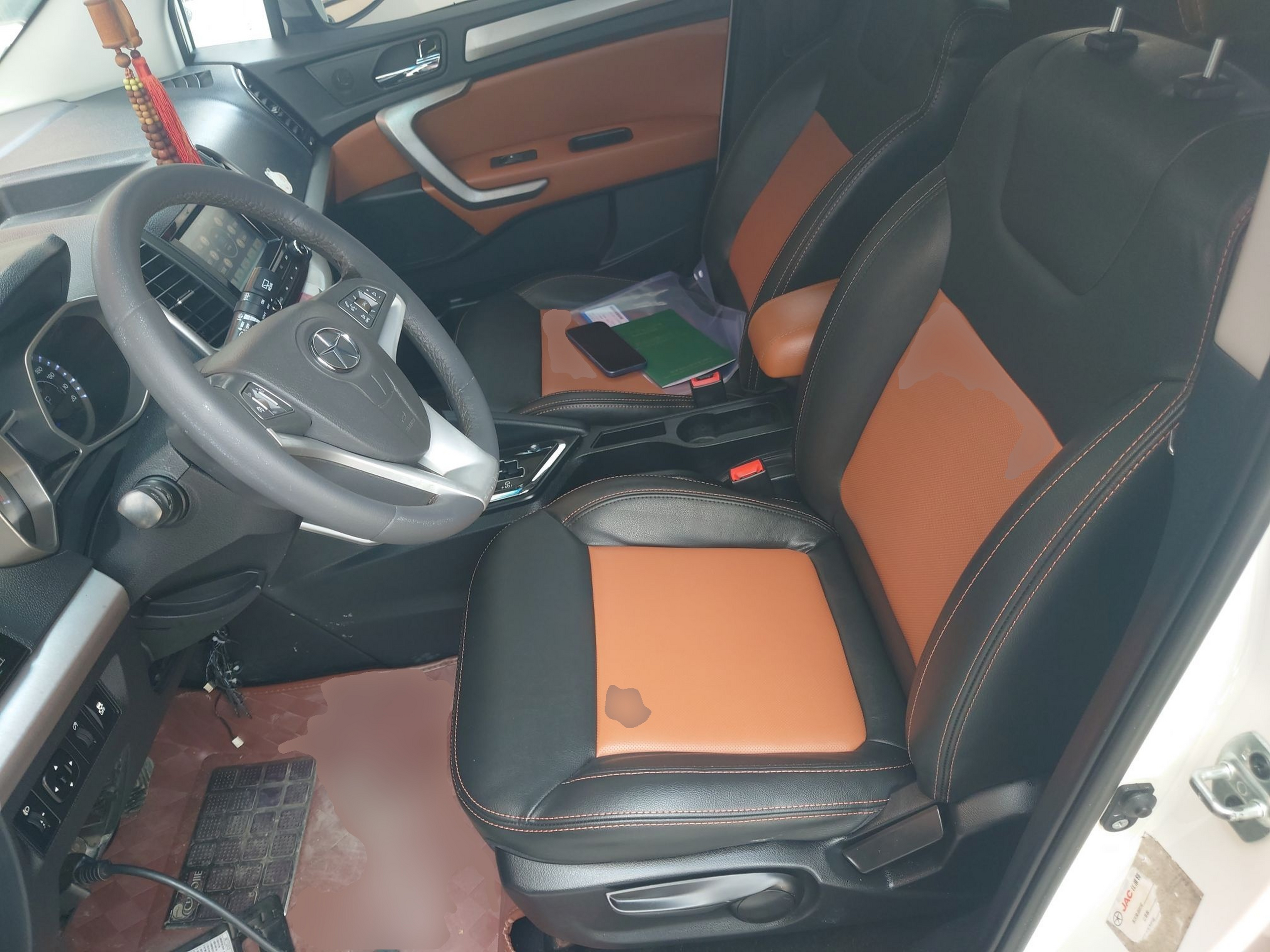 Переднее сиденье в автомобиле