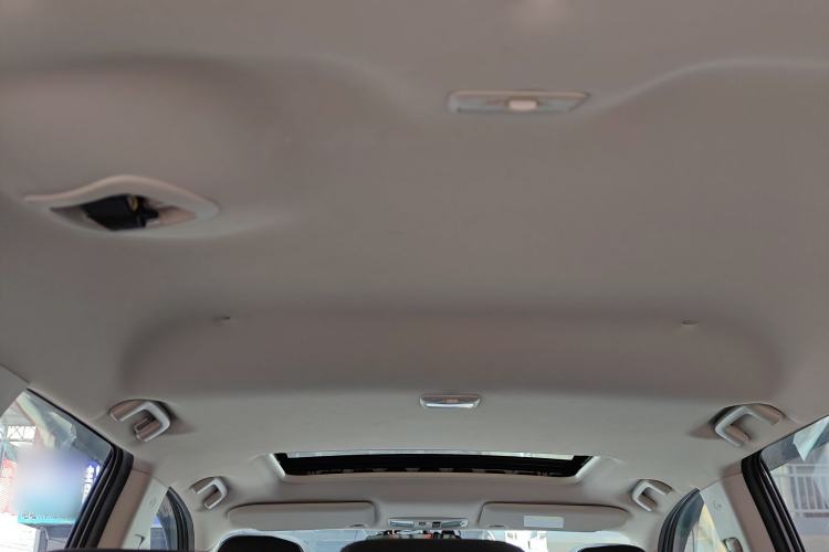 Used Mitsubishi Outlander 2019 2.4L Two-Wheel Drive ZhiXing Version 5 Seats China V Emission Standard Headliner