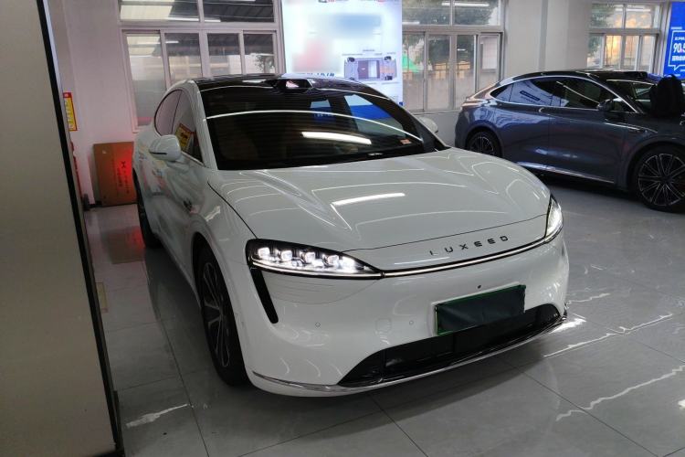 Used Hima Luxeed R7 2024 All-Electric 736 km Ultra Front Right 45 Deg