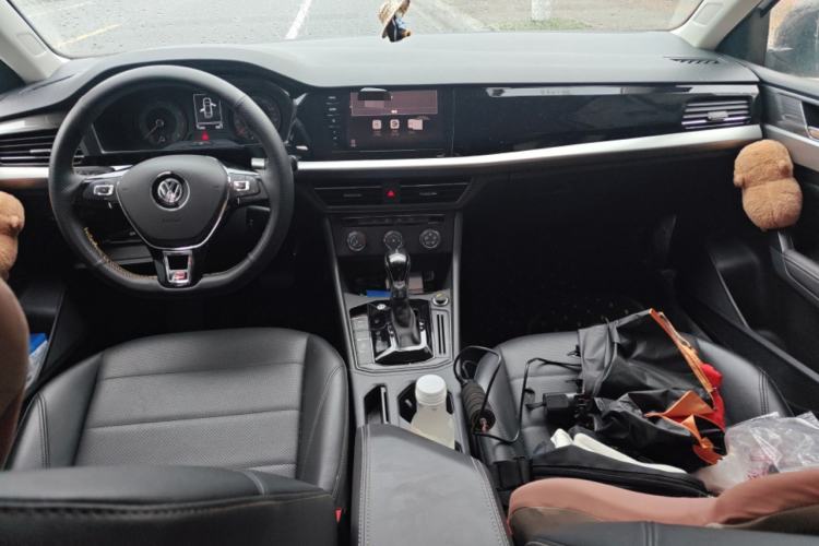 Used Volkswagen Lavida 2019 1.5L Automatic Comfort Edition China VI Standard Center Console