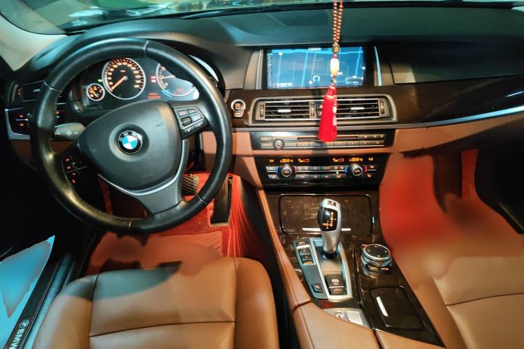 Used BMW 5 Series 2014 528Li Leading Model
