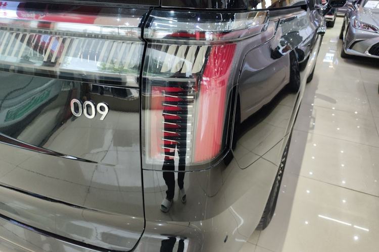 Used Zeekr 009 2022 WE Edition Right Rear Taillight