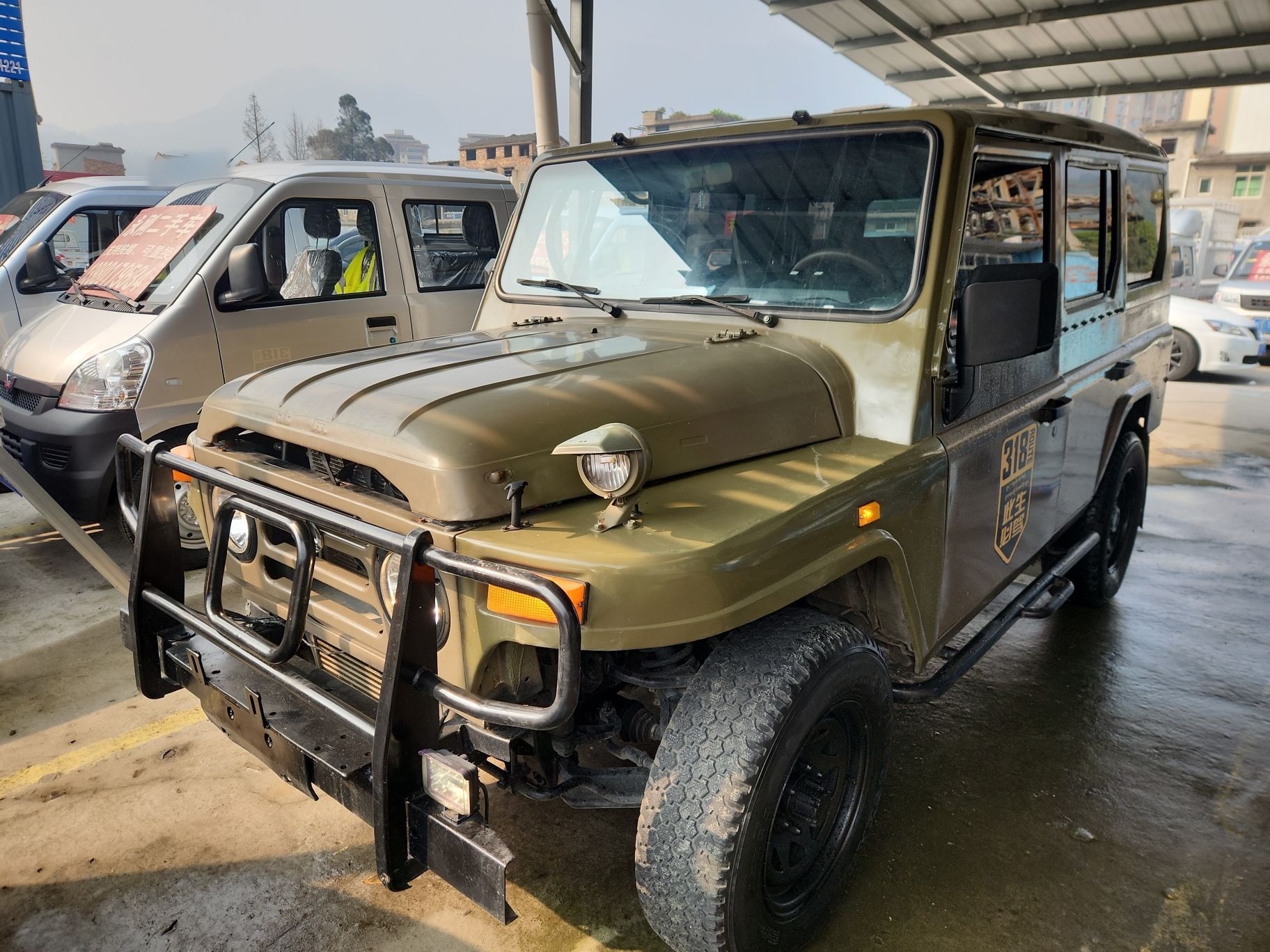 Под передней частью автомобиля