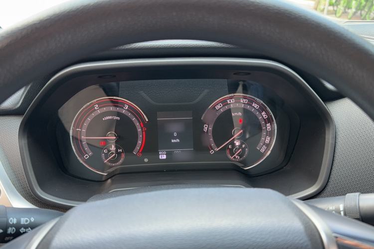 Used SAIC MAXUS T70 2021 2.0T Diesel Automatic Two-Wheel Drive Elite Version with Long Bed and High Ground Clearance
